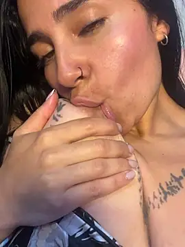 Meganmilk1 live sex cam