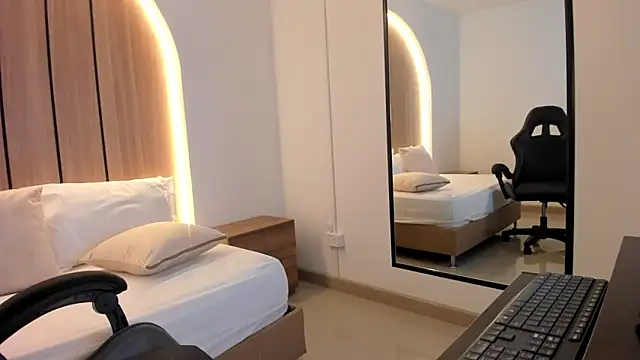 cloee20_'s cam snapshot