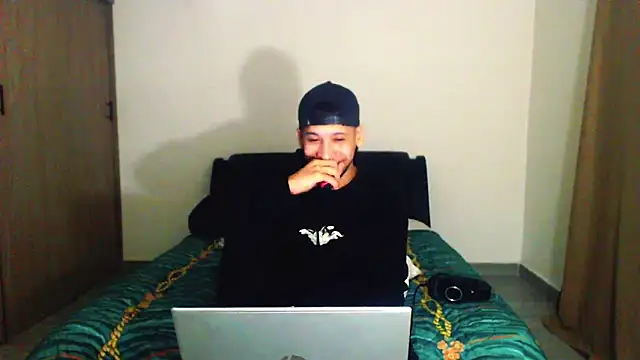 bladetrinityn's cam snapshot