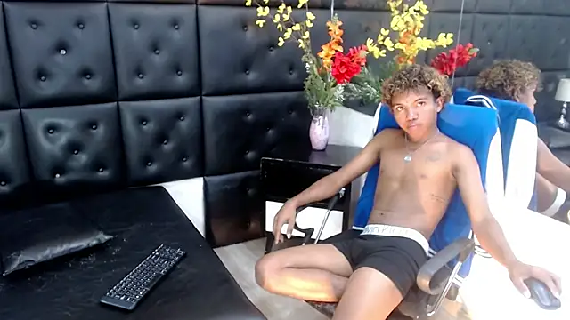 ChrisHott01's cam snapshot