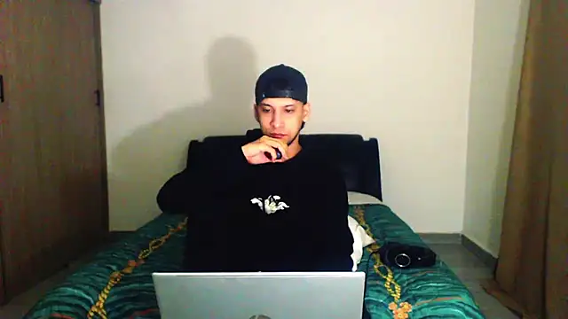 bladetrinityn's cam snapshot