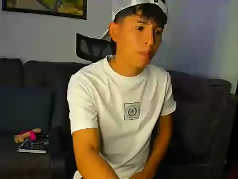 Mikke18 live sex cam