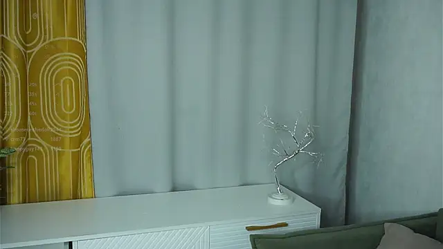 YvonneBou live sex cam