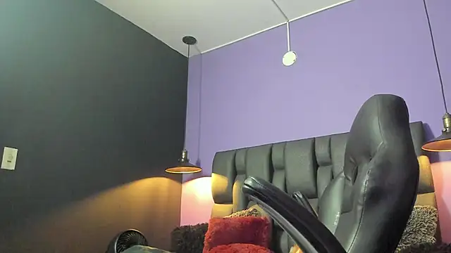 Lyon_vach live sex cam