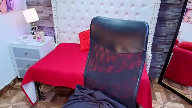 TRINY_TS live sex cam