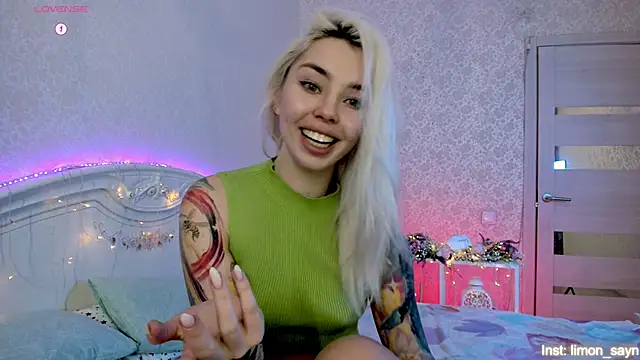 LillyMoure_ live sex cam