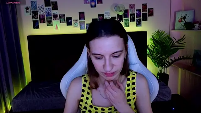 kaleriyaa_ live sex cam