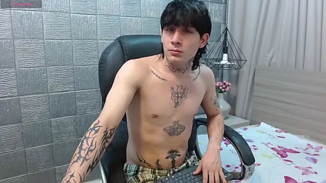 Iantwink18 live sex cam