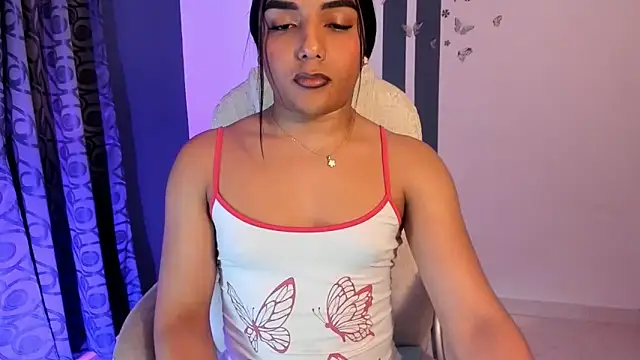 CandyLatinHott live sex cam