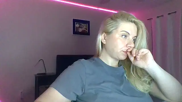 HappyIva live sex cam
