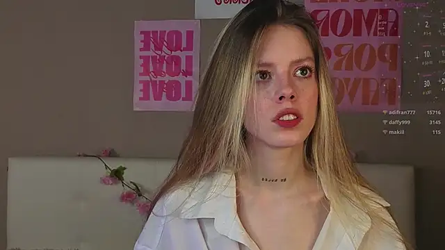 TiffinyMergist live sex cam