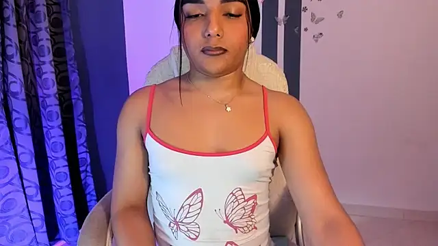 CandyLatinHott live sex cam