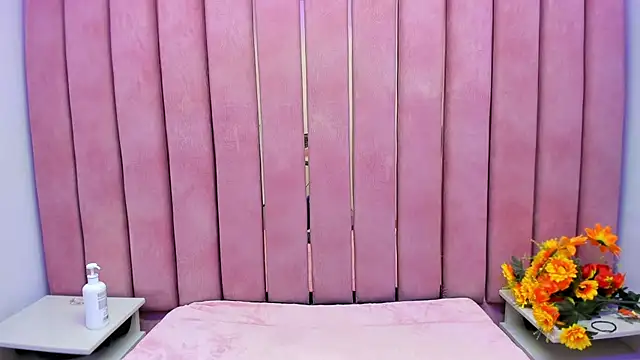 ChloeGibson_'s cam snapshot