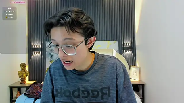 SantiagoRusso18's cam snapshot