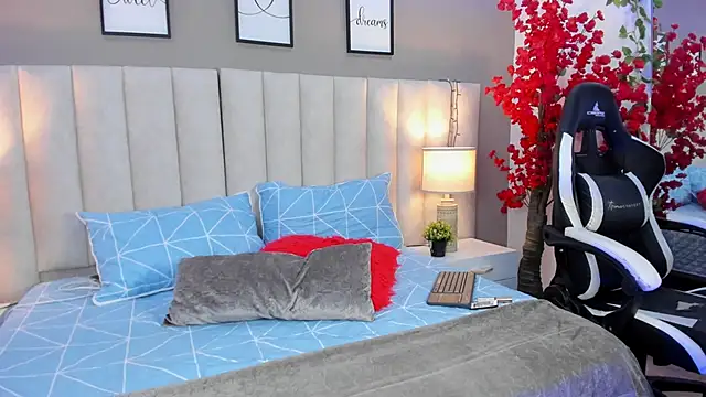 alana_rousee's cam snapshot