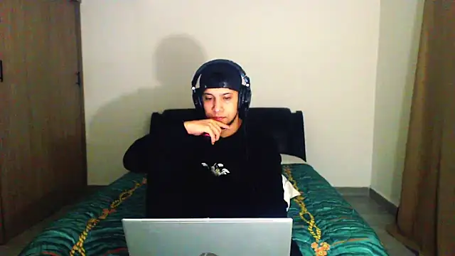 bladetrinityn's cam snapshot