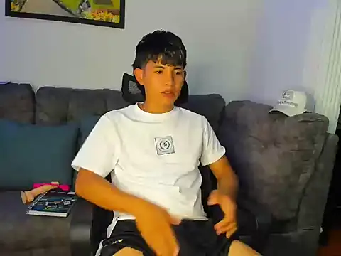 Mikke18 live sex cam