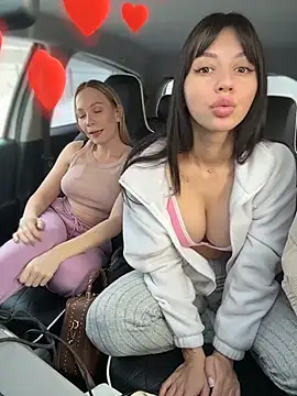 JulliaVegas live sex cam