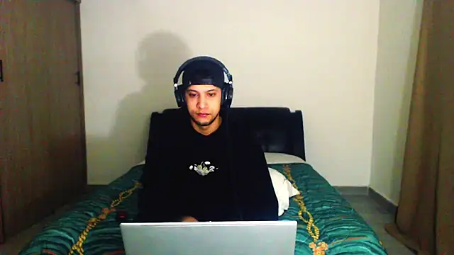 bladetrinityn's cam snapshot