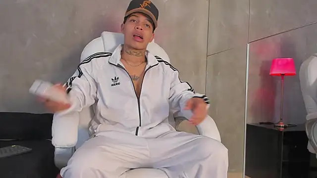 Renzo_Dogan's cam snapshot