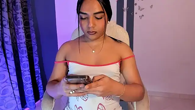 CandyLatinHott live sex cam