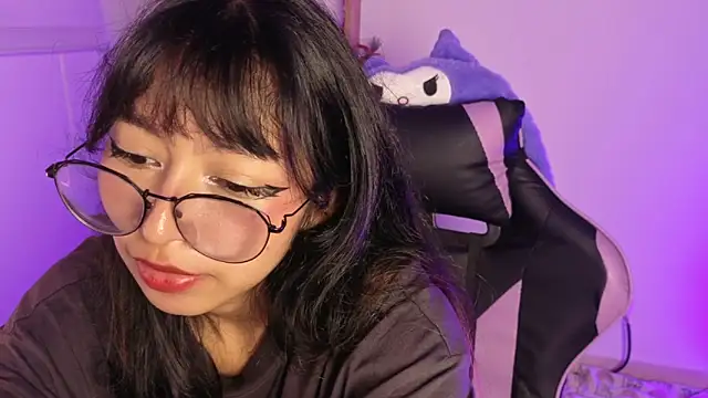 Yommi_Winx live sex cam