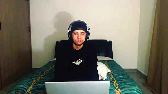 bladetrinityn's cam snapshot