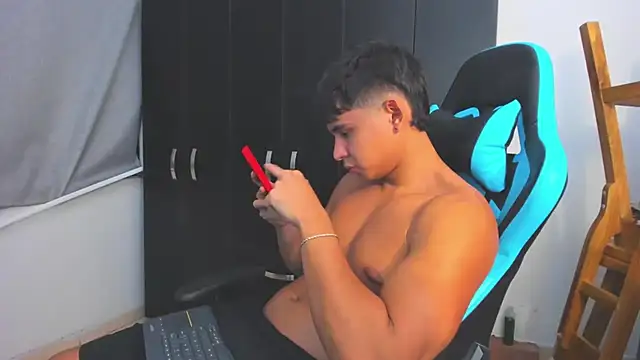 Bray_Kevin live sex cam