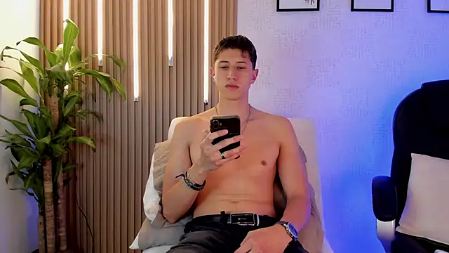 Dorianmistery2322_'s cam snapshot