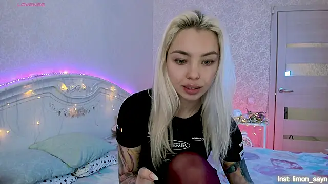 LillyMoure_ live sex cam
