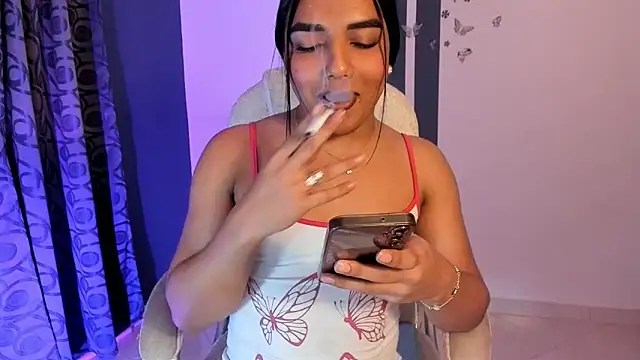 CandyLatinHott live sex cam