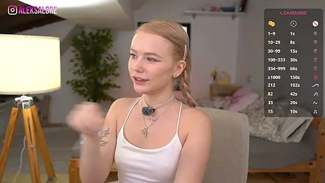 LexieLoree live sex cam