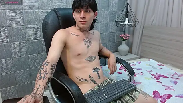 Iantwink18 live sex cam