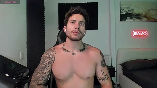 LucianSinclair live sex cam