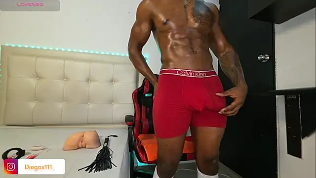 DiegoMilk111 live sex cam