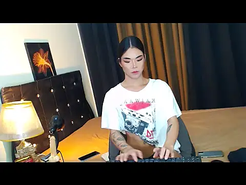 exoticacutiegirl live sex cam