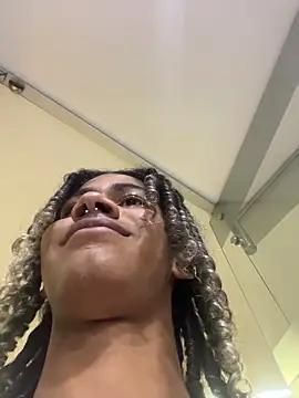 Maxim-Walker live sex cam