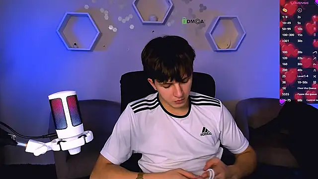 travis_wolf_'s cam snapshot