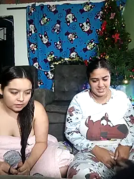 lincy_and_clio's cam snapshot