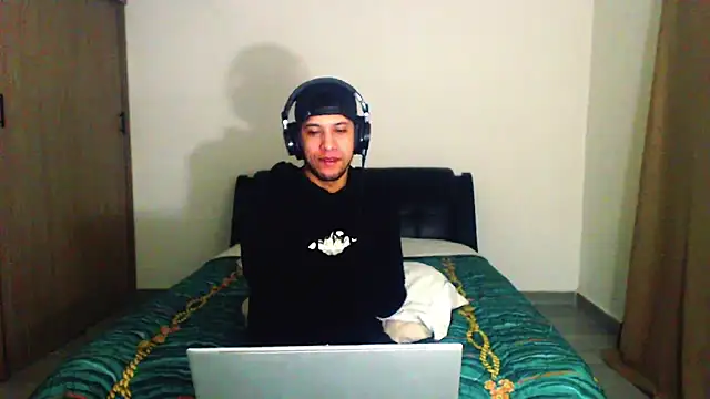 bladetrinityn's cam snapshot