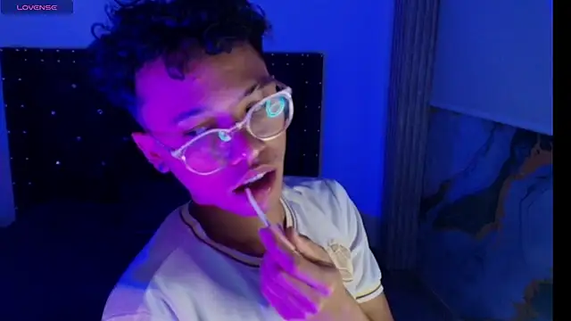 thian_blakee's cam snapshot