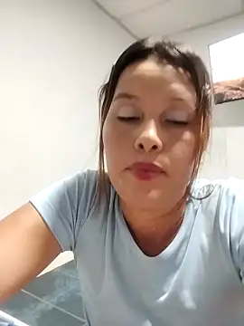 Paola-Lond live sex cam