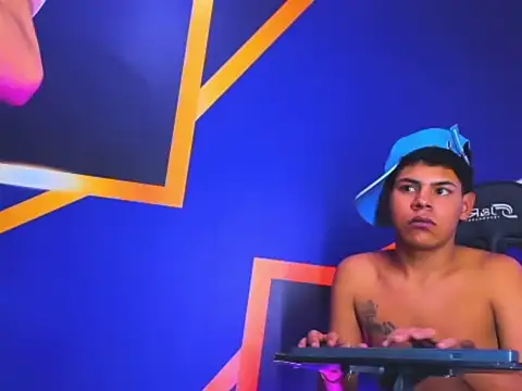 Tommy_bigcock19's cam snapshot