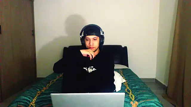 bladetrinityn's cam snapshot