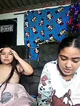 lincy_and_clio's cam snapshot