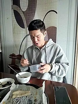 Woonee1680 live sex cam