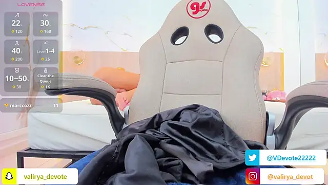 valirya_devote live sex cam