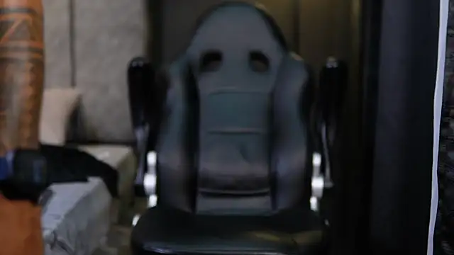 CallumMuscle live sex cam