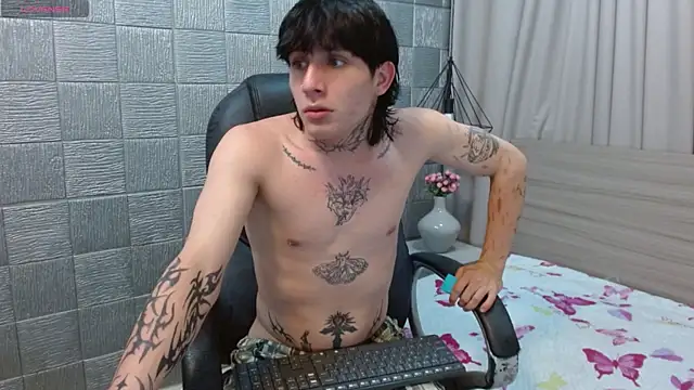 Iantwink18 live sex cam