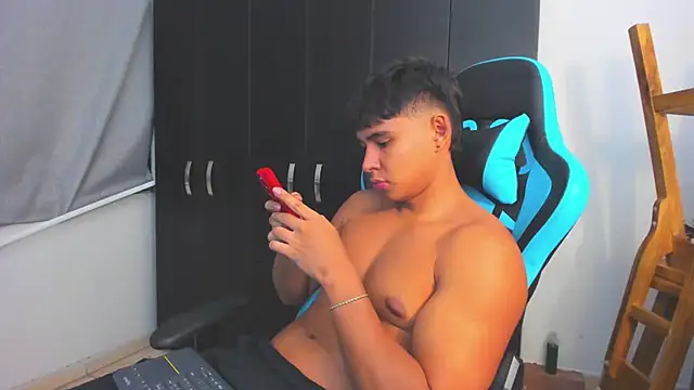 Bray_Kevin live sex cam